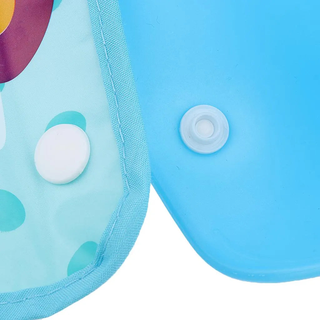 2 BABEROS PARA BEBÉS A PRUEBA DE AGUA CON BOLSILLO RECOLECTOR